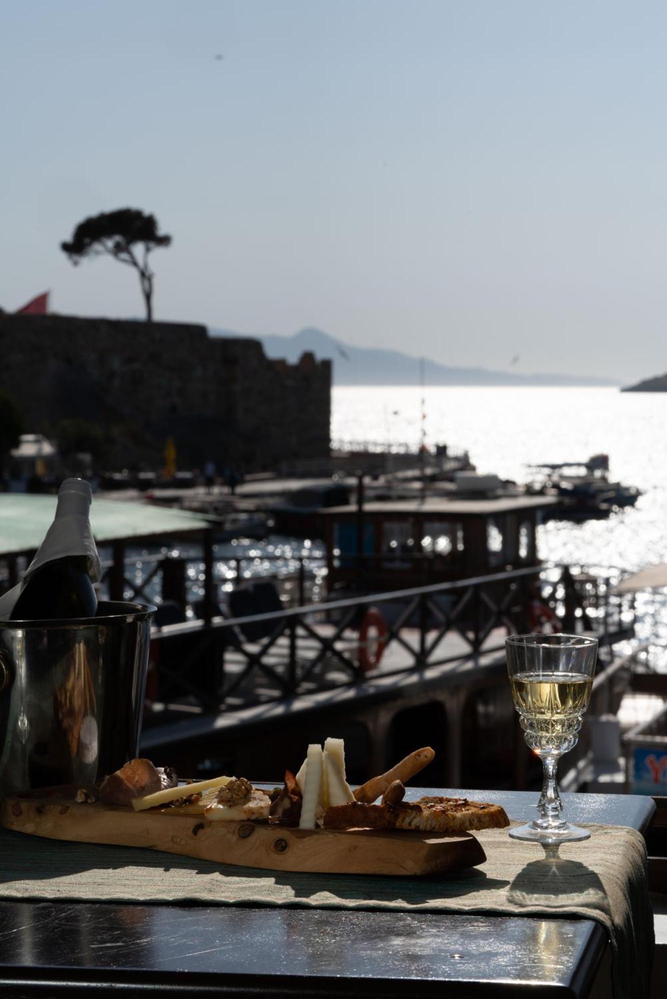 Hotel Karacam Foça Buitenkant foto