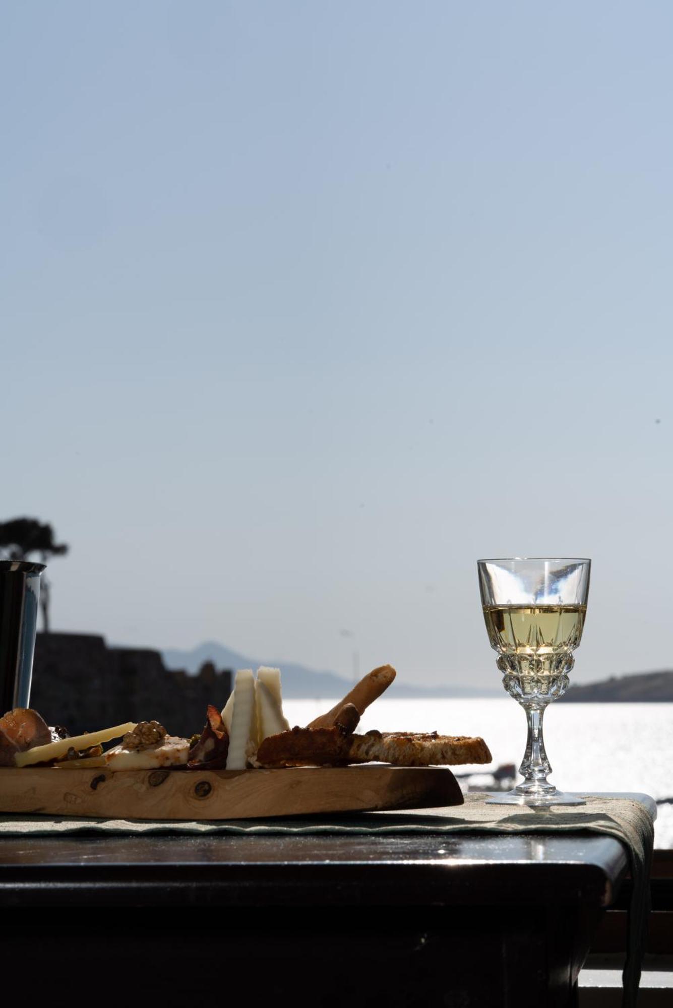 Hotel Karacam Foça Buitenkant foto