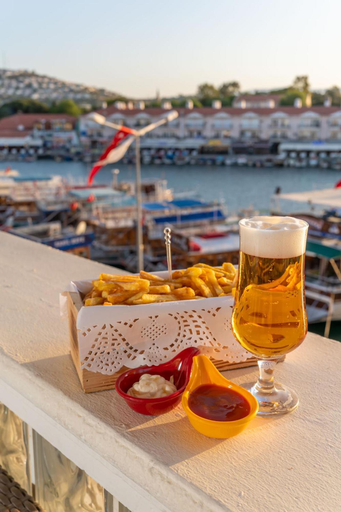 Hotel Karacam Foça Buitenkant foto